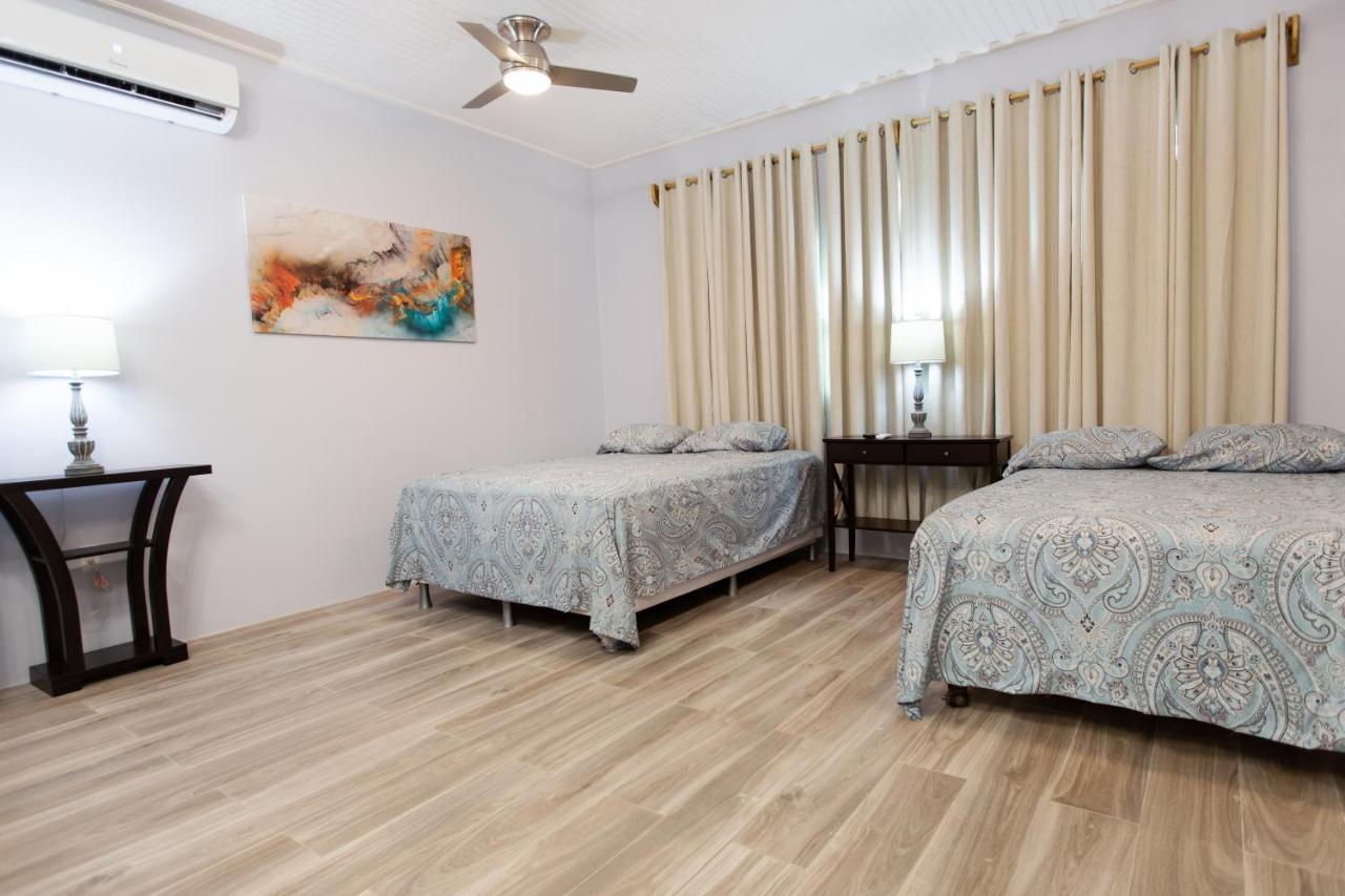 Sea Eye Hotel - Laguna Building Утіла Екстер'єр фото
